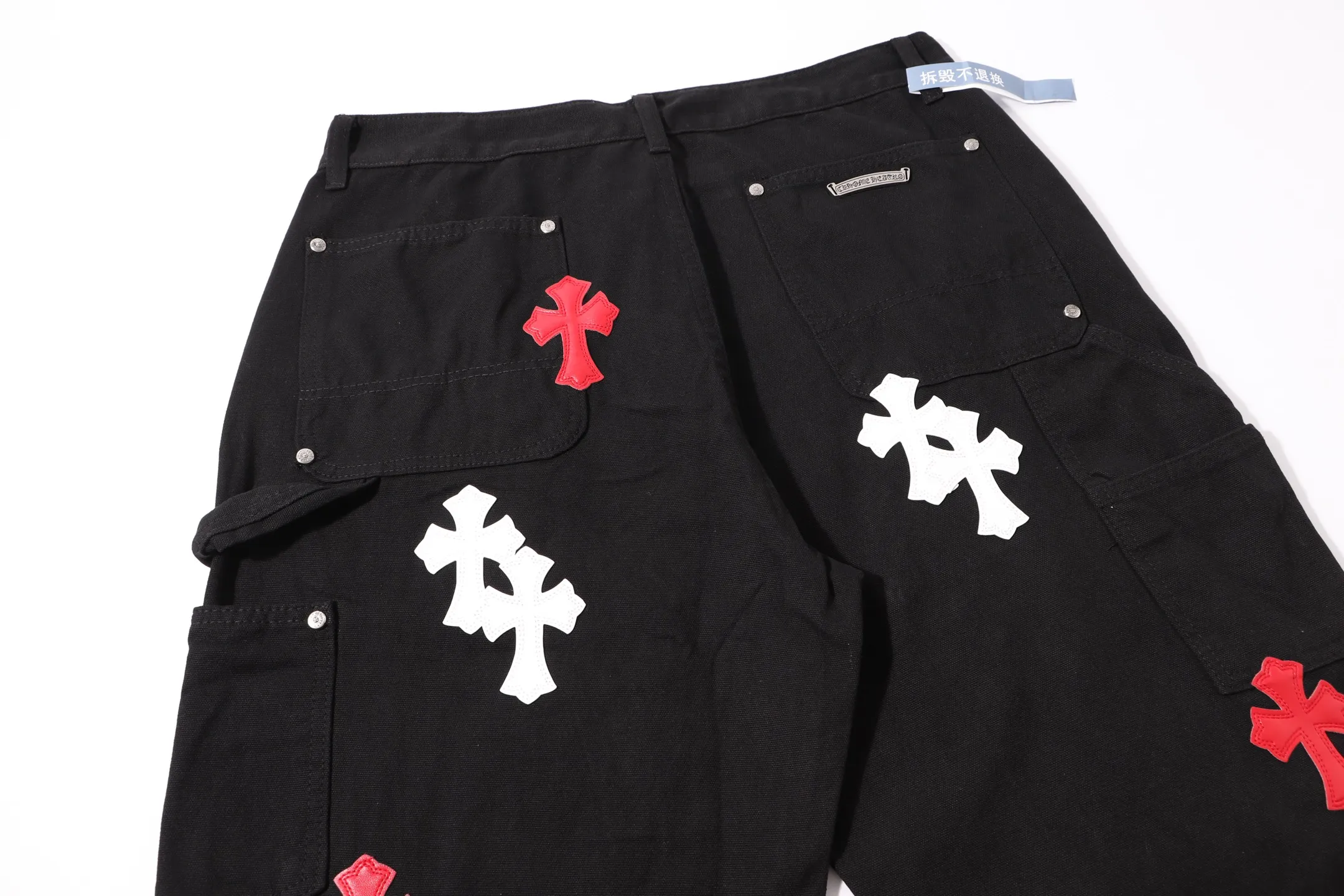 P260 model number: H25 Croxin & 𝐂𝐡𝐫𝐨𝐦𝐞 𝐇𝐞𝐚𝐫𝐭 ss25 black trousers, red and white leather button jeans, styles with different wash textures, very friendly to people with thin legs, and the slightly flared version perfectly modifies the leg shape The timeless and moderate length makes it easy to match and match. It is the basis for various styles and is a must-have in your wardrobe! The fabric is stiff but also makes the upper body soft without losing texture. The washing process is even more perfect. It is a must-have item for everyone! ! ! Washed wheat, hang tag, pants label, three labels complete Color: black Size: 28-30-32-34-36
